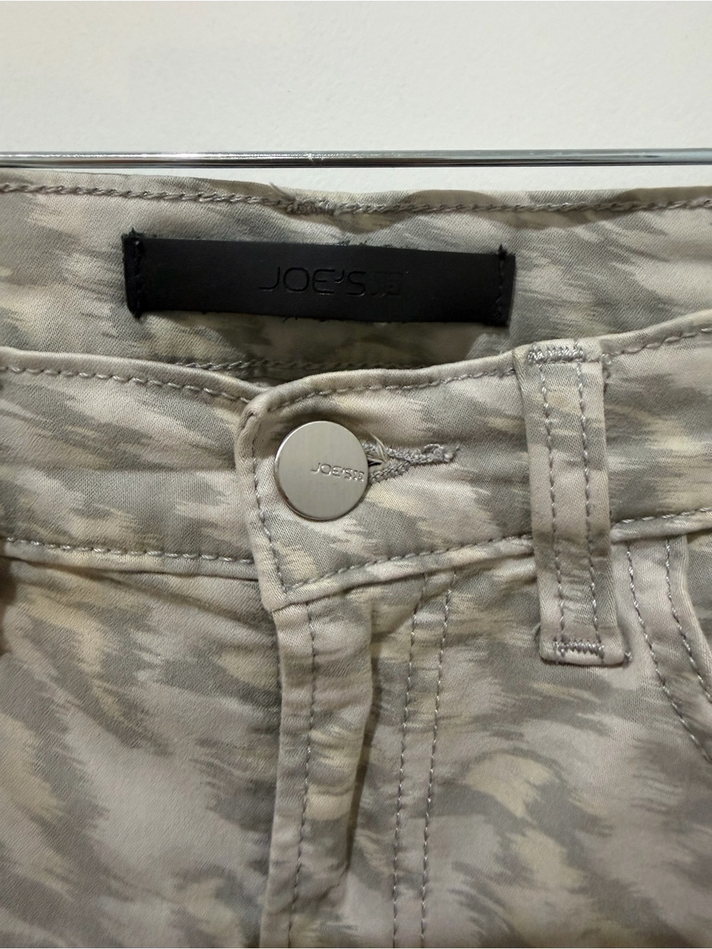 Joe's Jeans Skinny Animal-Print Ankle Jeans in Stone - Picture 4 of 9
